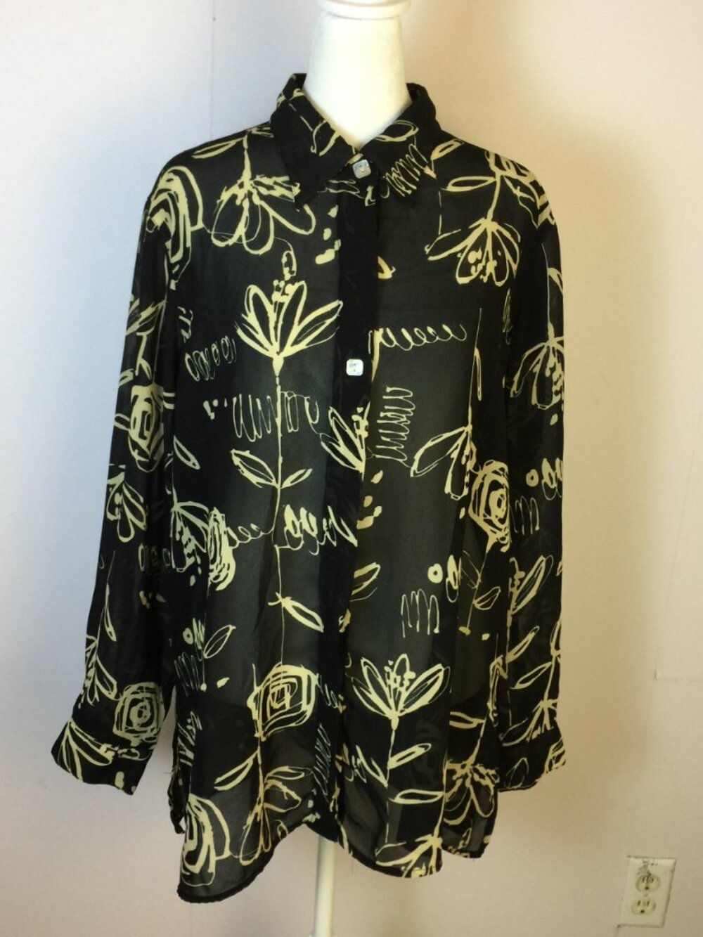 Vintage Travel Smith Button Up Shirt Top 1X Woman Plus Black Beige Floral Sheer